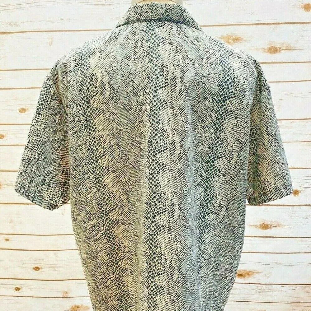 IMPRESSIONS Women Short Sleeve Button Down Collared Animal Print Shirt Sz Large - Picture 7 of 12